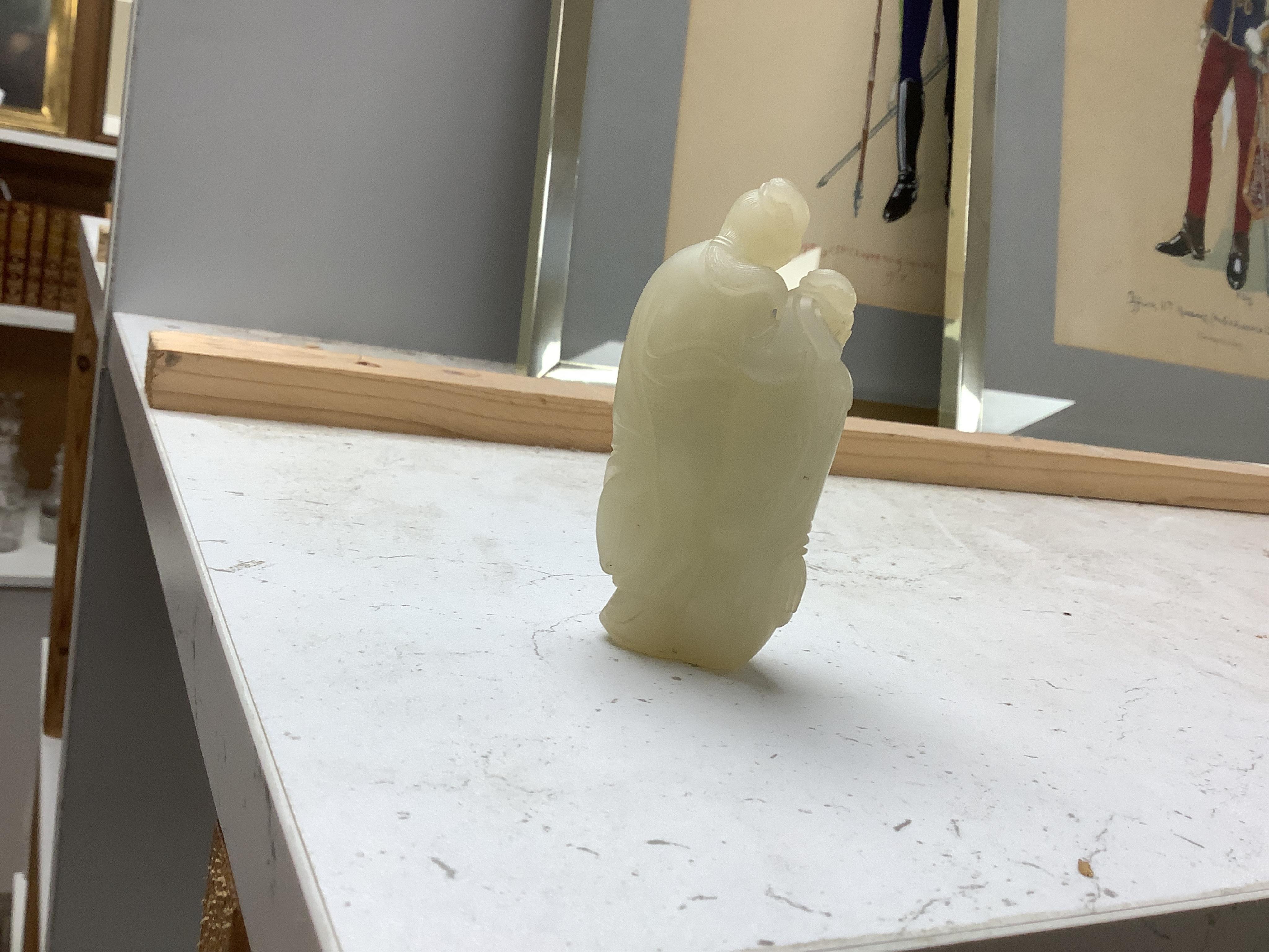 A Chinese simulated jade group of two sisters, 8.5cm